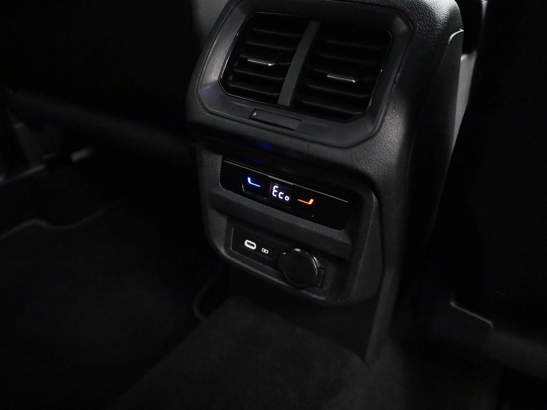 Volkswagen-Tiguan-image-40