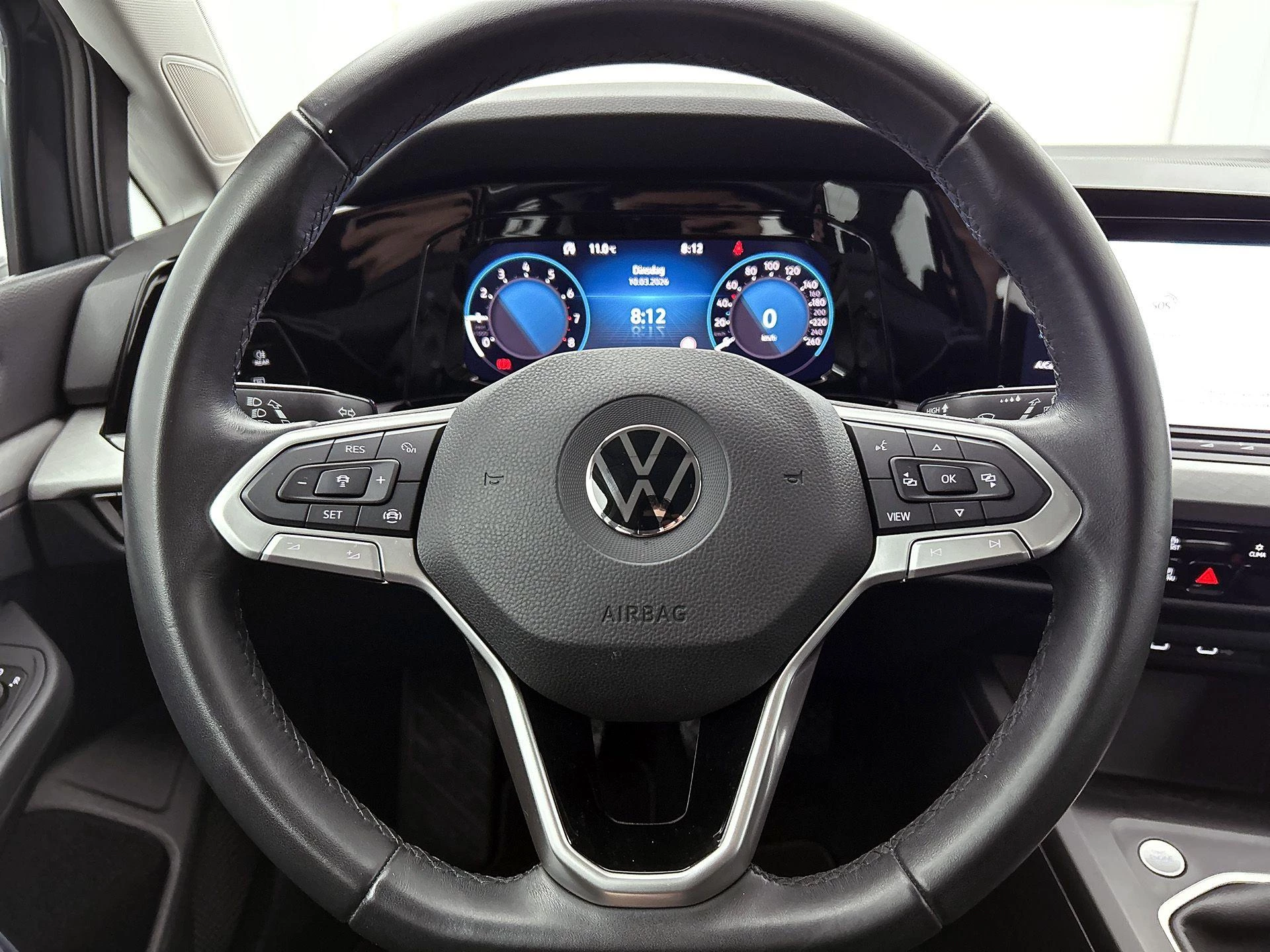 Volkswagen-Golf-image-21