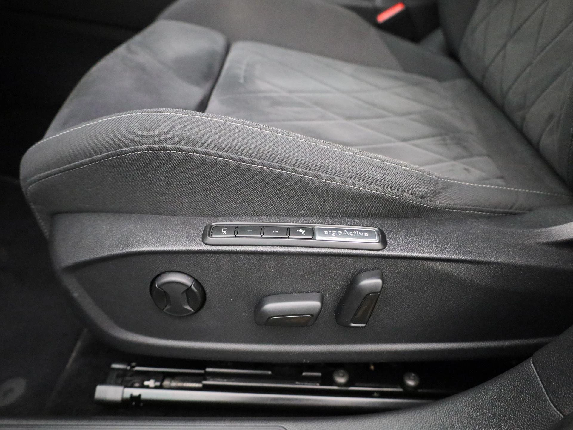 Volkswagen-Golf-image-36