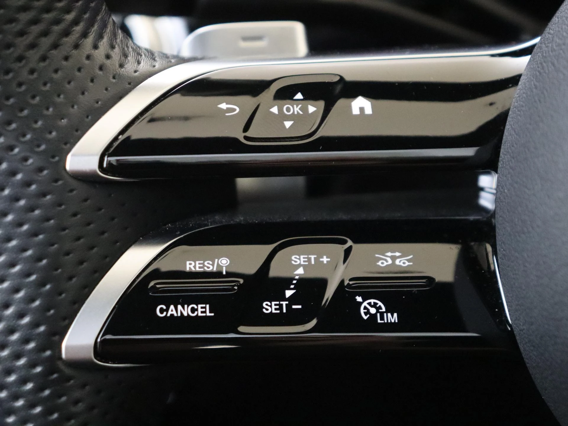 Mercedes-Benz-E-Klasse-image-11