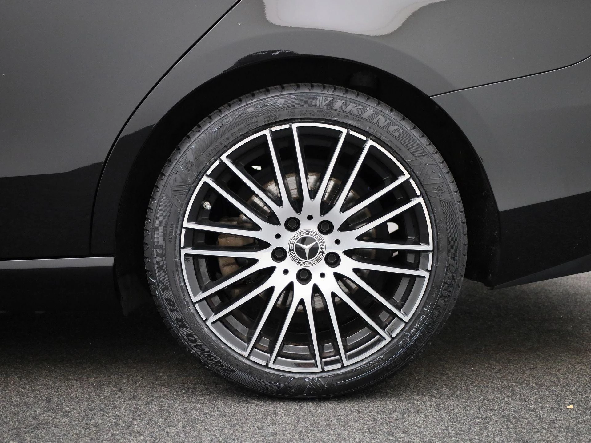 Mercedes-Benz-C-Klasse-image-14