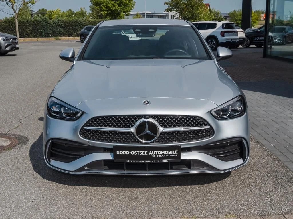Mercedes-Benz-C-Klasse 300-image-3