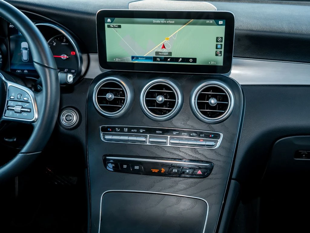 Mercedes-Benz-GLC 200 d-image-10