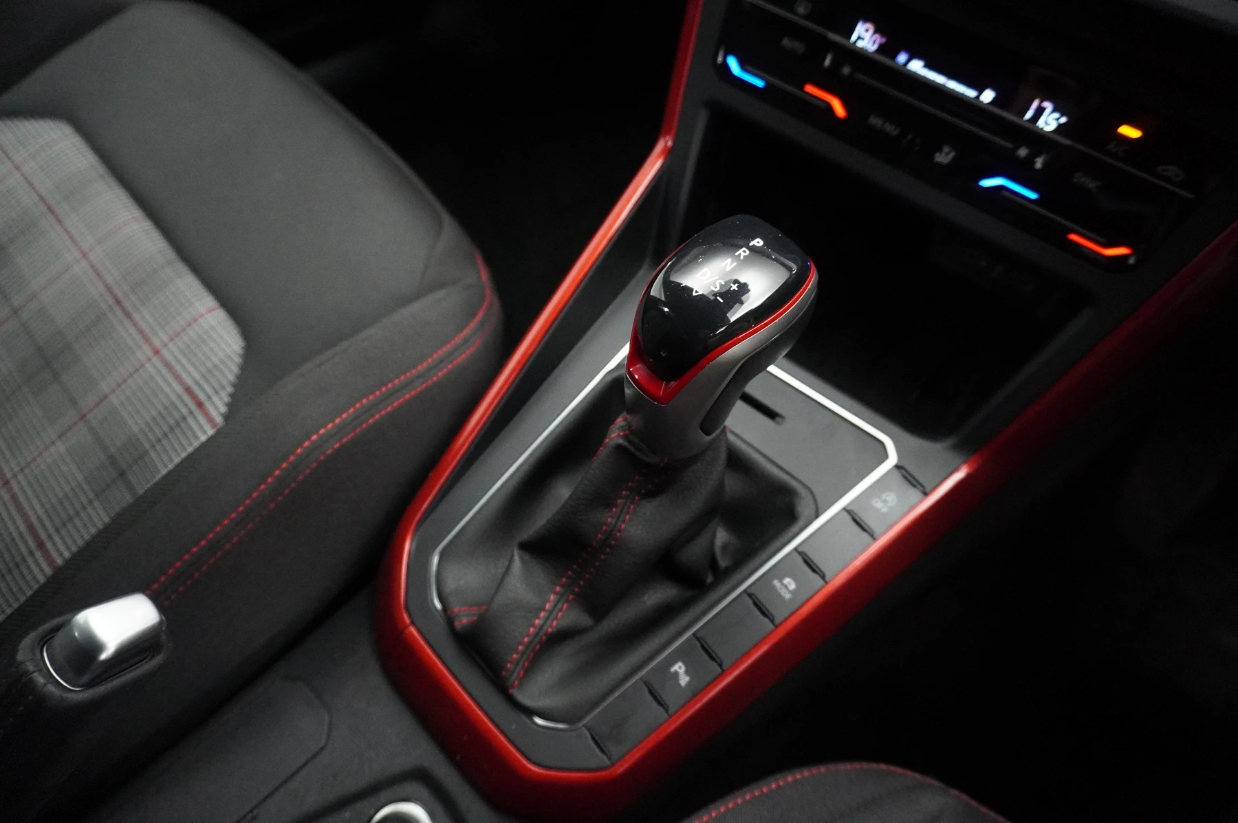 Volkswagen-Polo-image-31