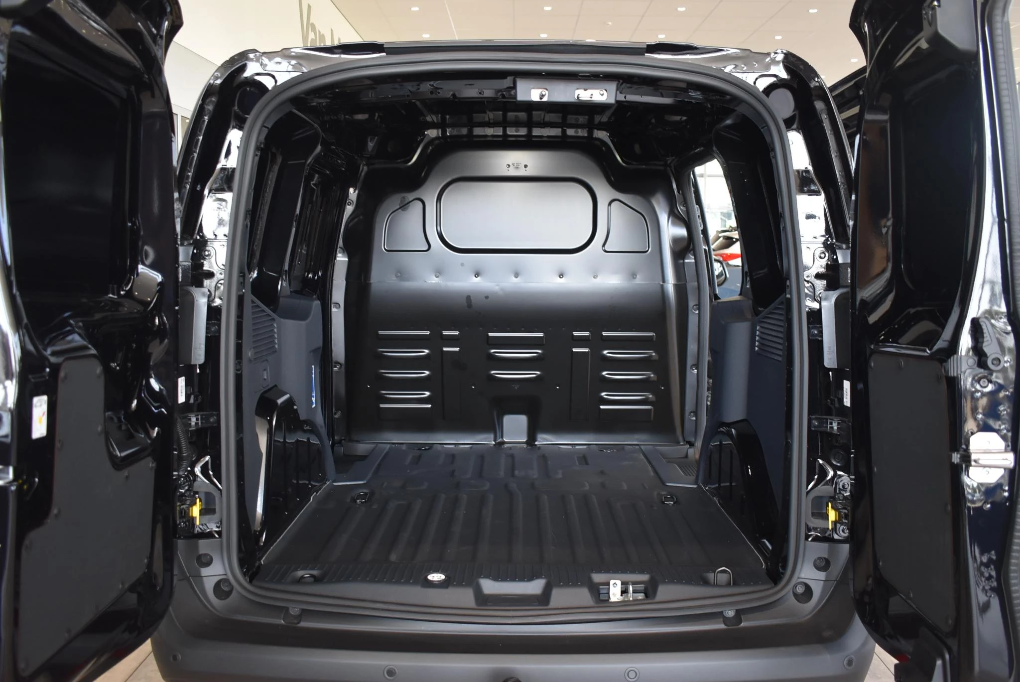 Ford E-Transit Cour. Limited 44 kWh
