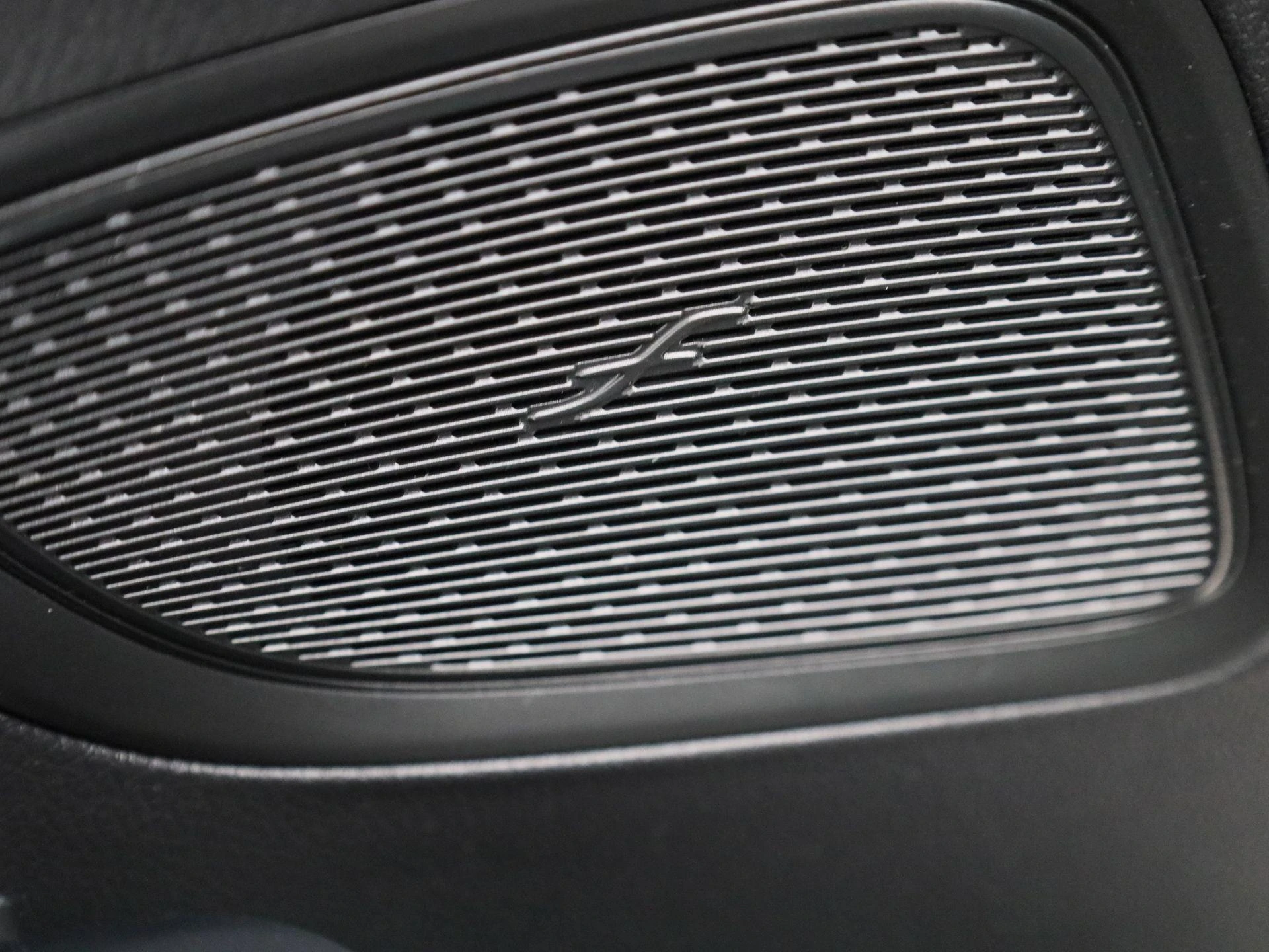 Mercedes-Benz-C-Klasse-image-36