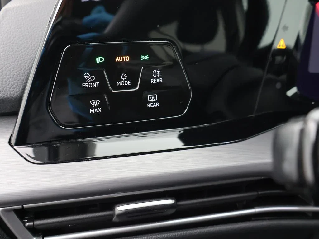 Volkswagen-Golf-image-17