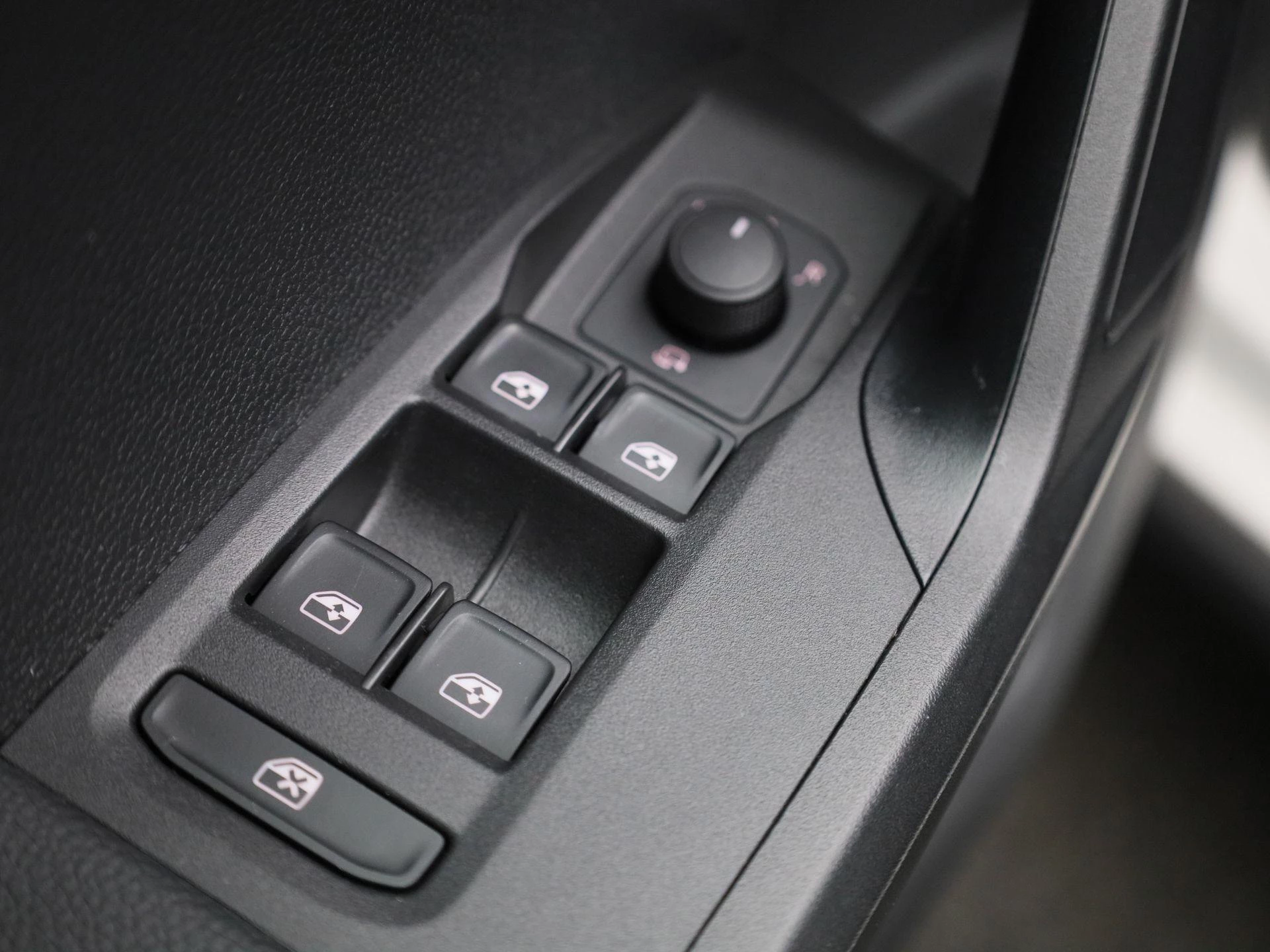 SEAT-Arona-image-28