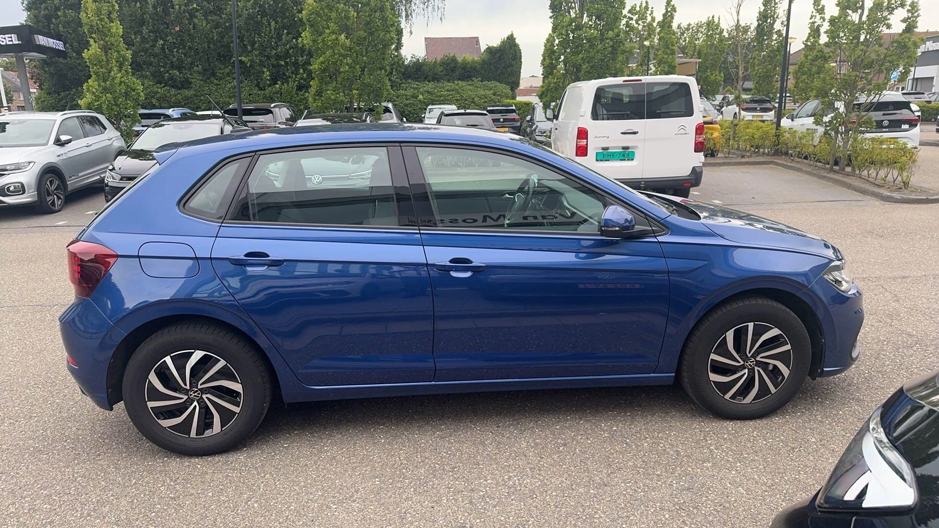 Volkswagen-Polo-image-3