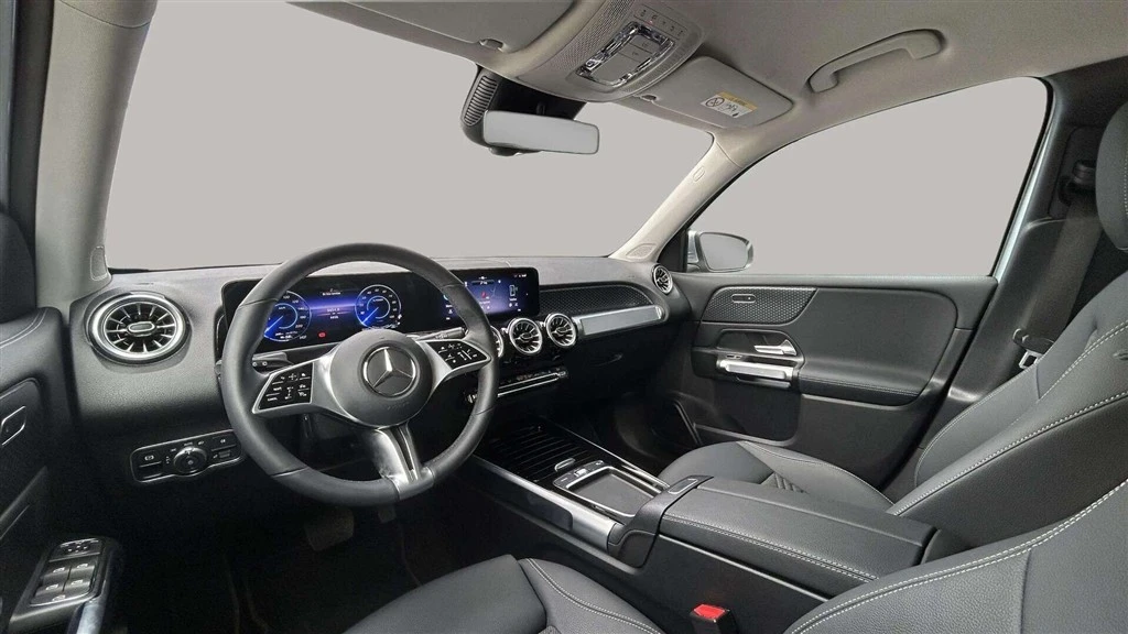 Mercedes-Benz-EQB-image-11