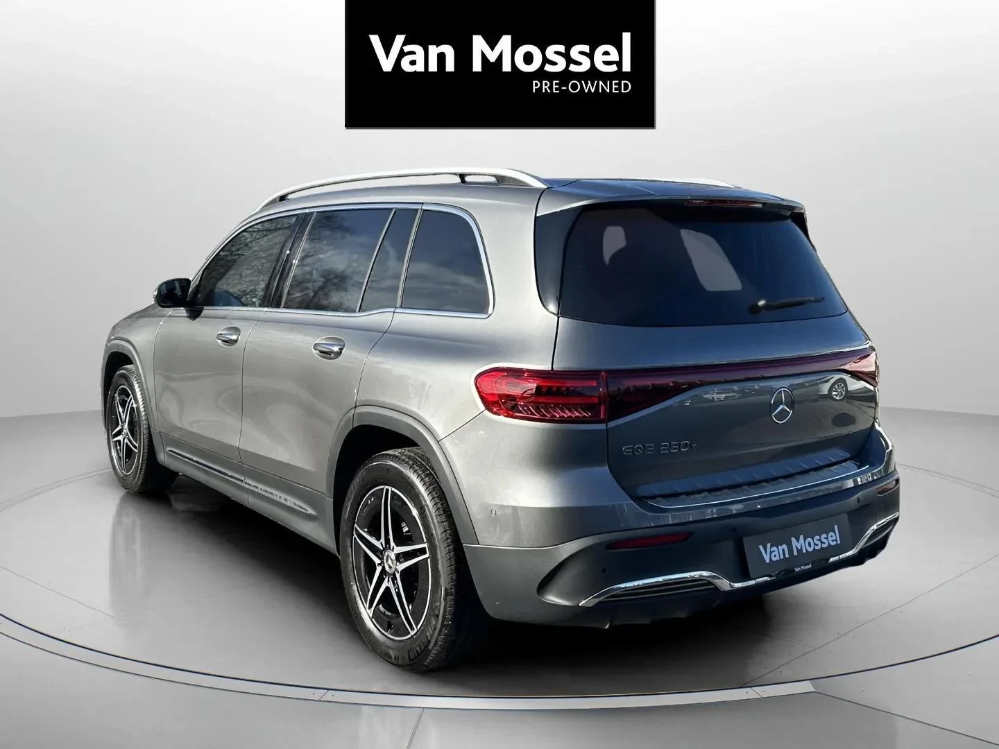 Mercedes-Benz-EQB-image-2