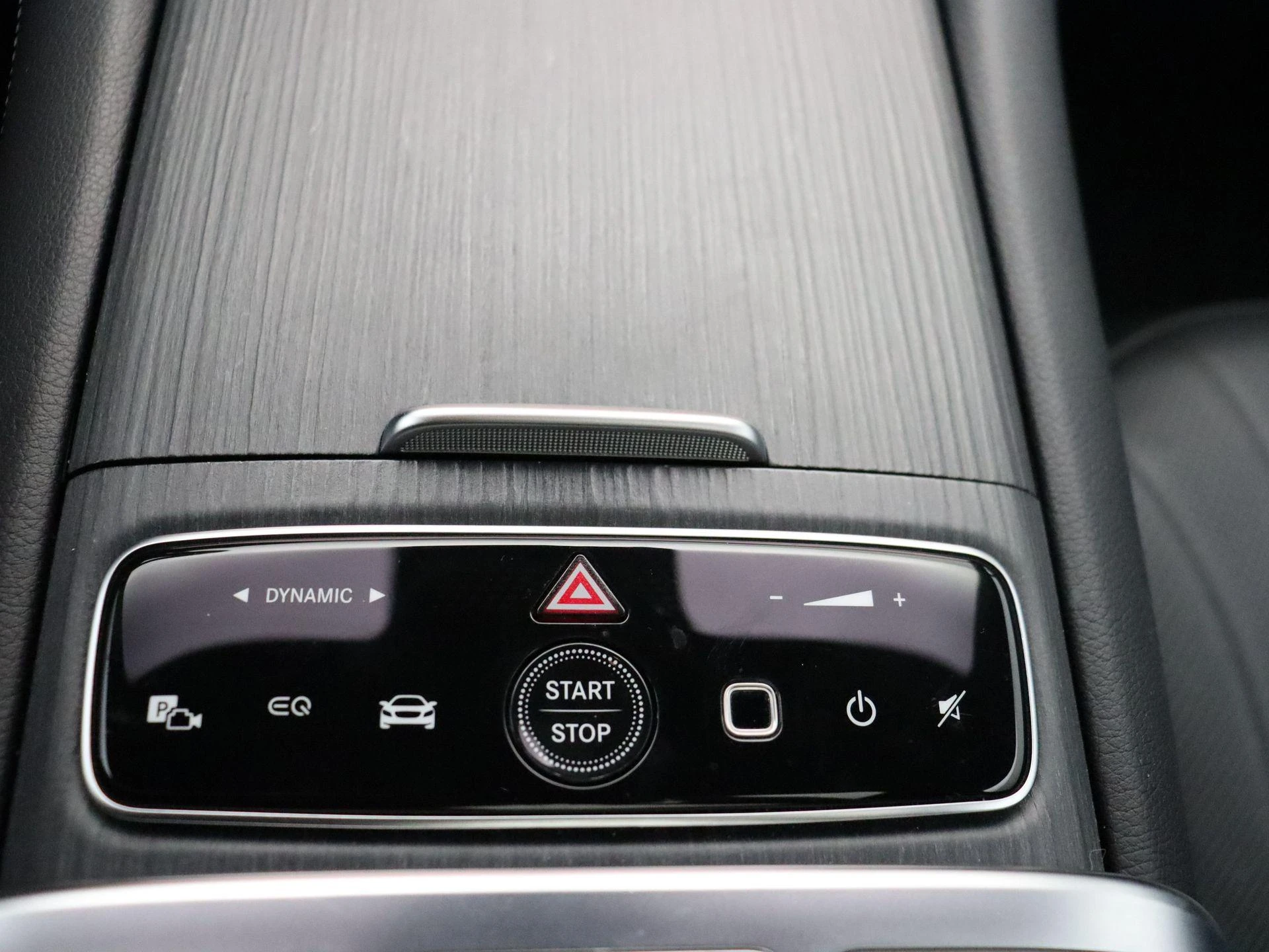 Mercedes-Benz-EQS-image-23