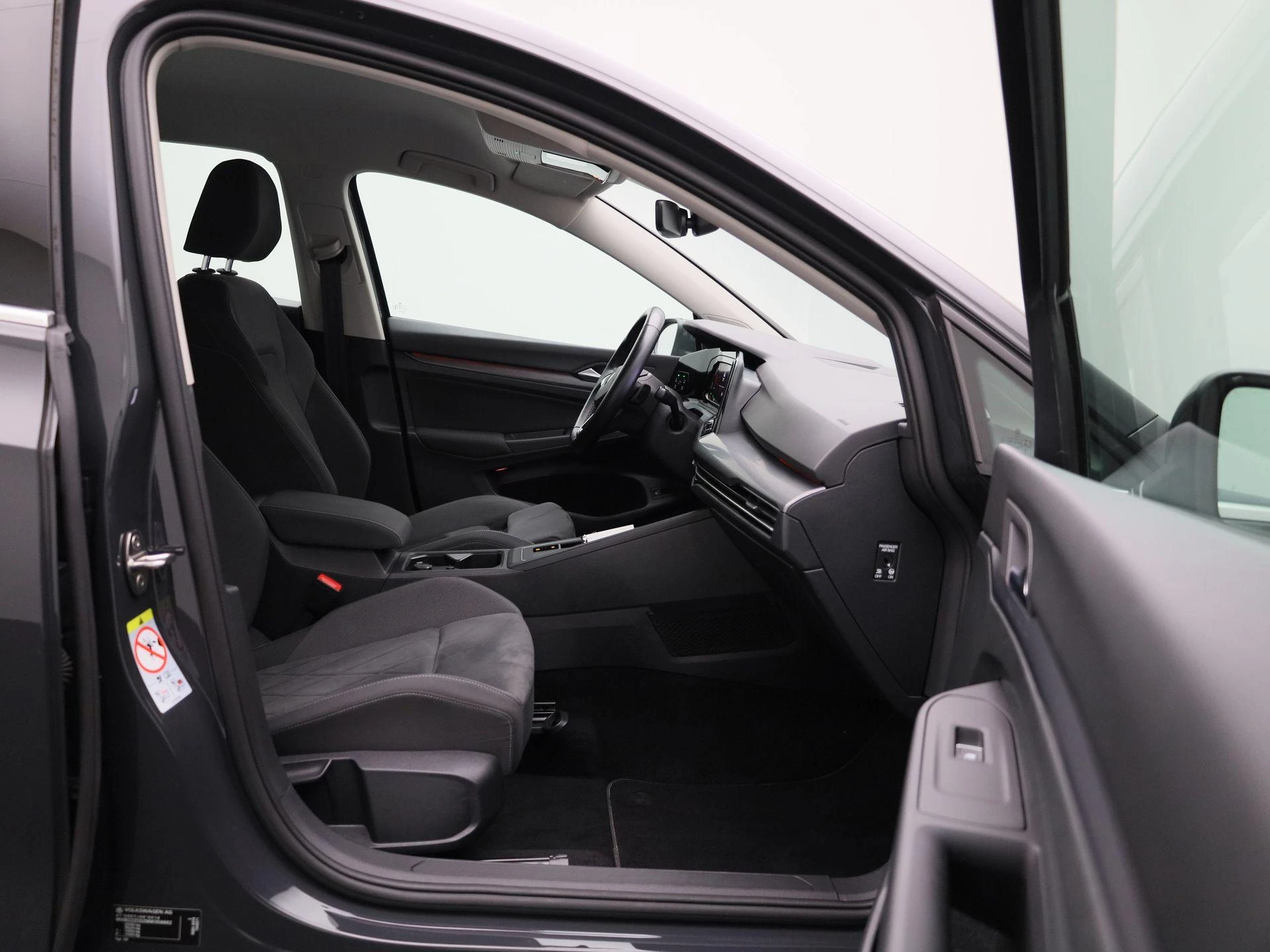 Volkswagen-Golf-image-33