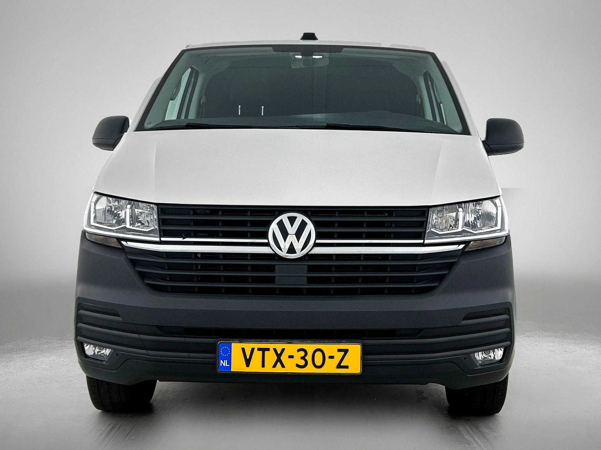 Volkswagen-Transporter-image-4