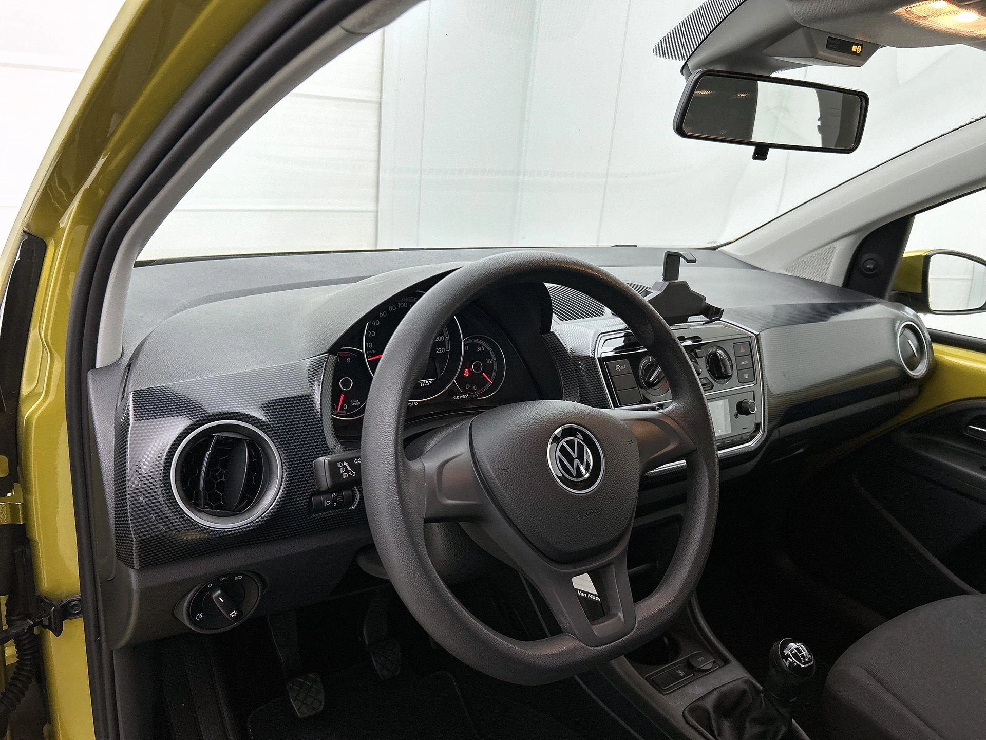 Volkswagen-up!-image-9