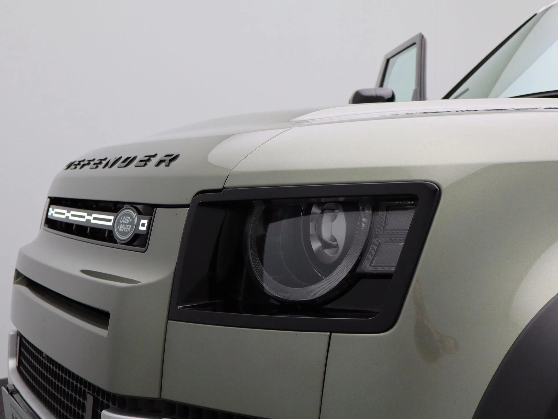 Land Rover-Defender-image-15