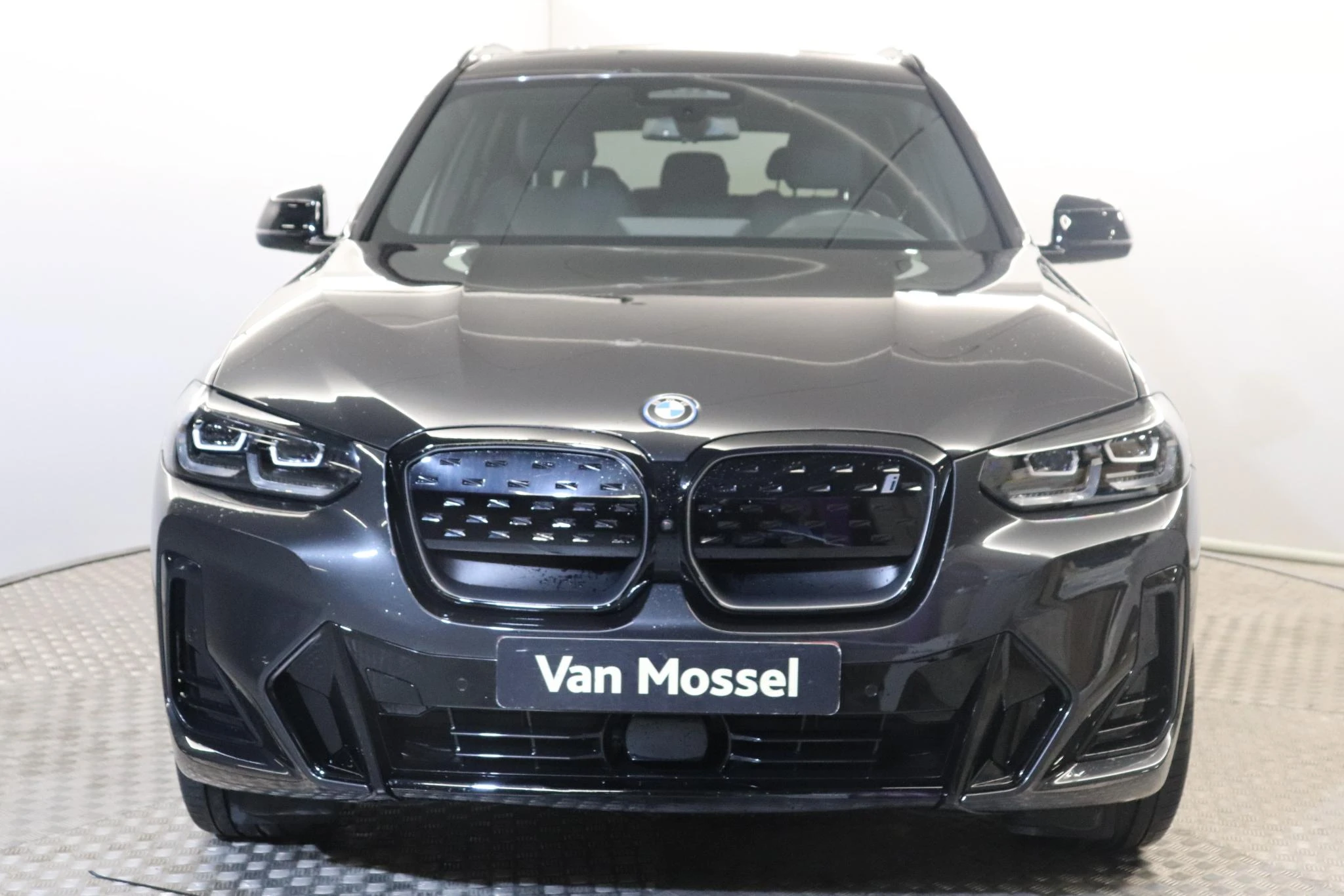 BMW-iX3-image-1