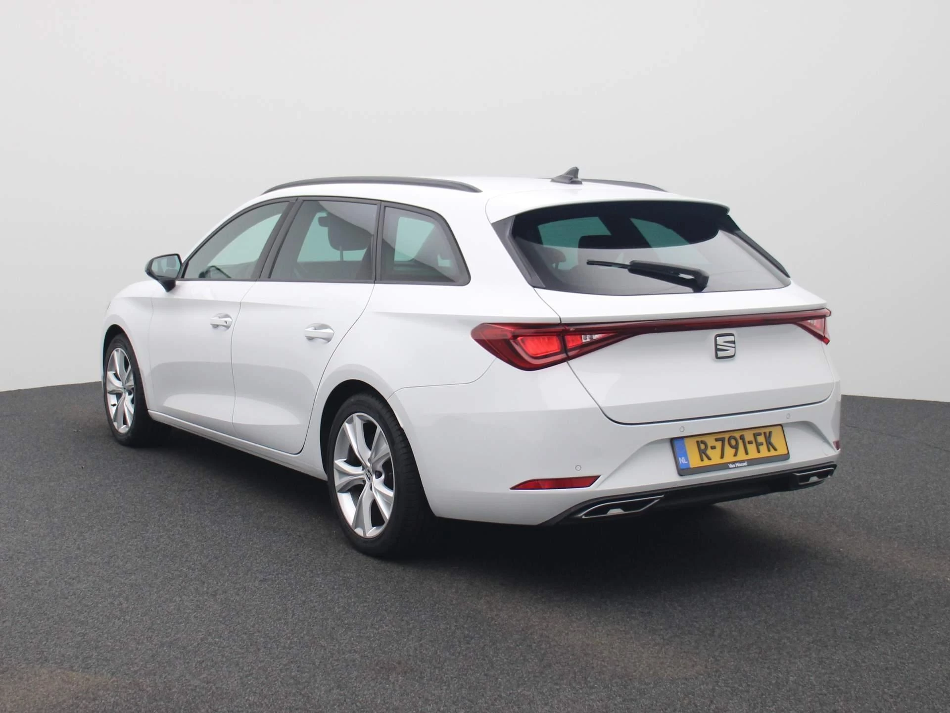 SEAT Leon Sportstourer 1.0 eTSI FR Business 110 PK