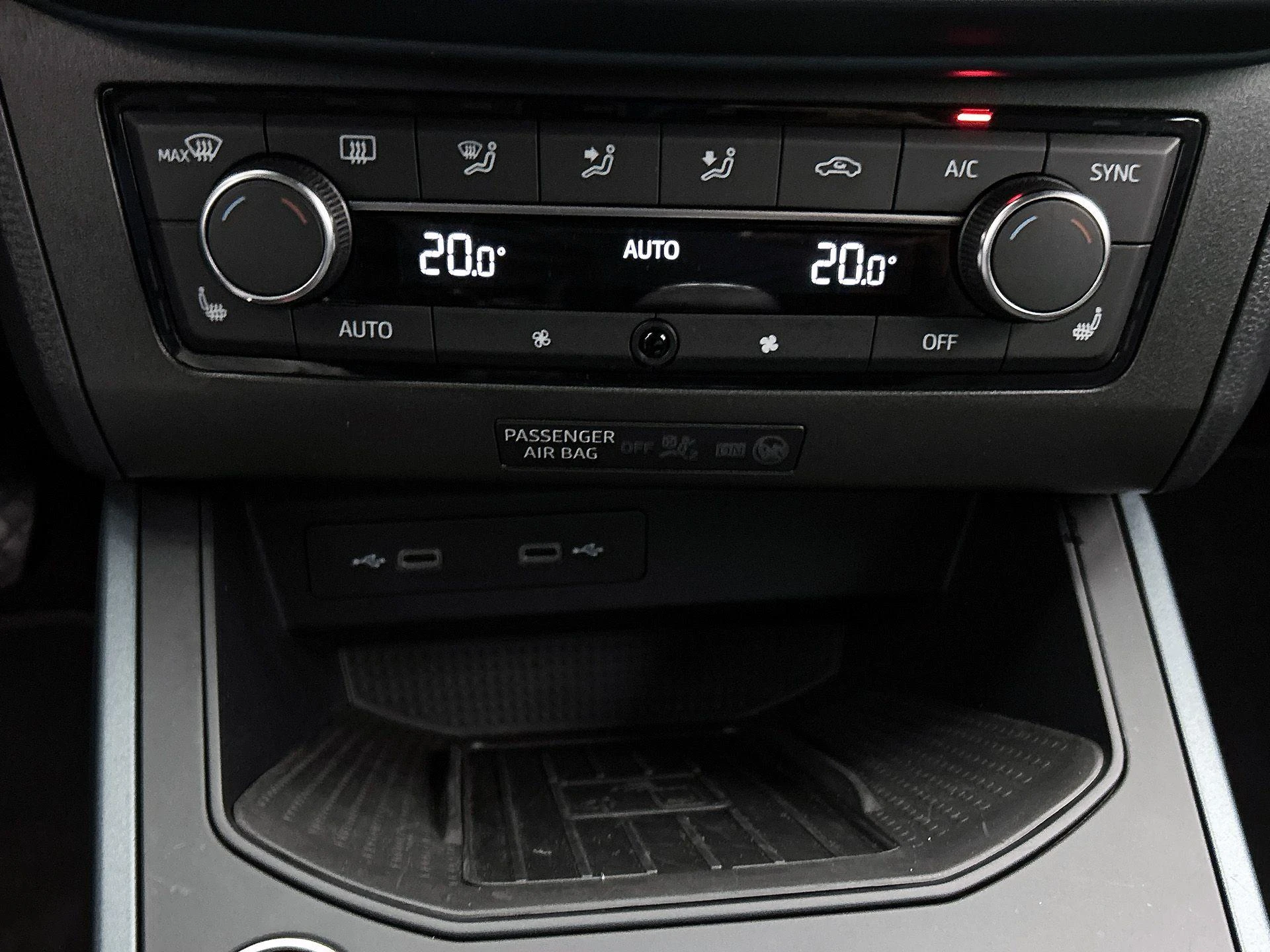 SEAT-Arona-image-18