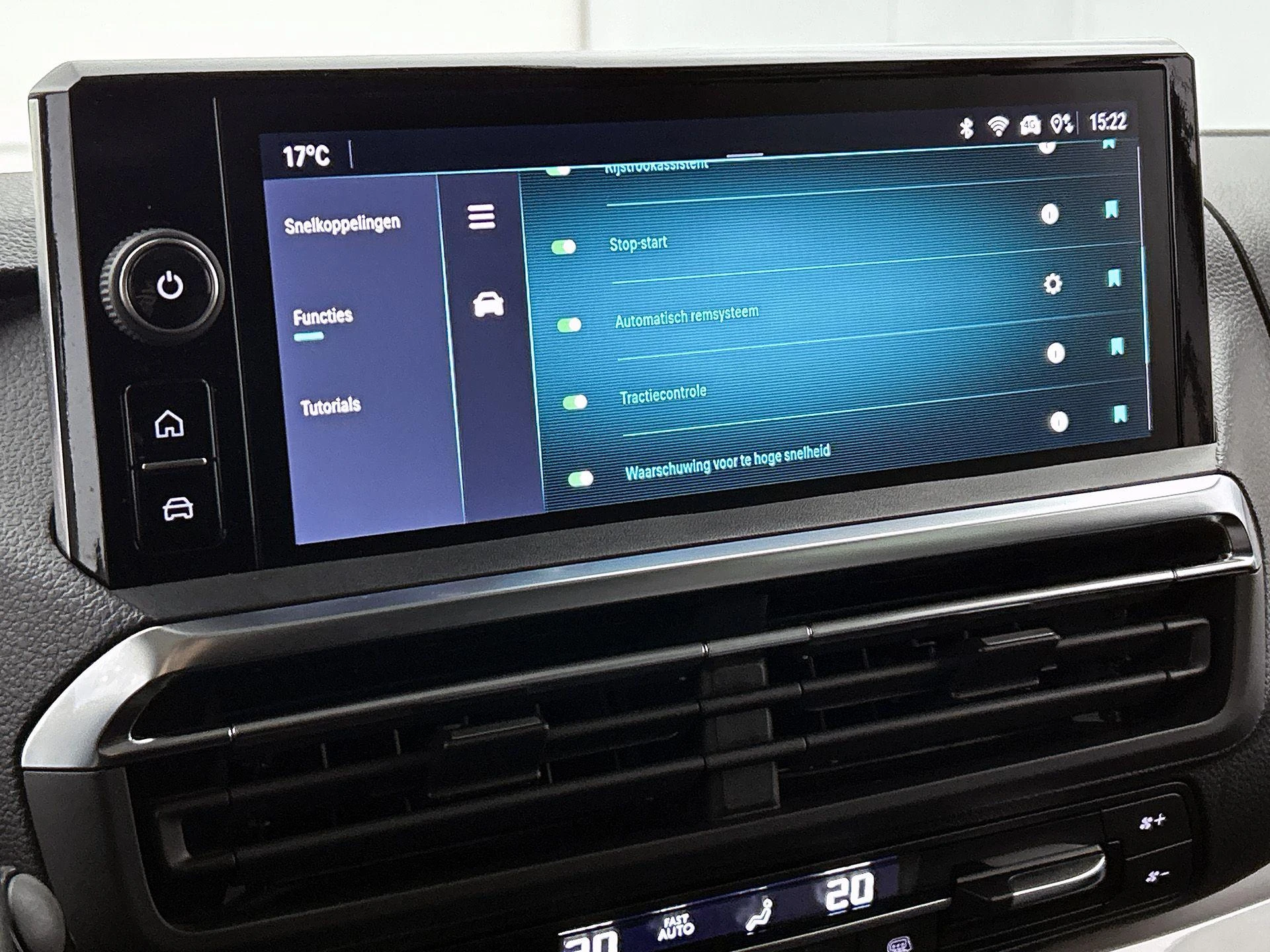 Opel-Vivaro-image-12