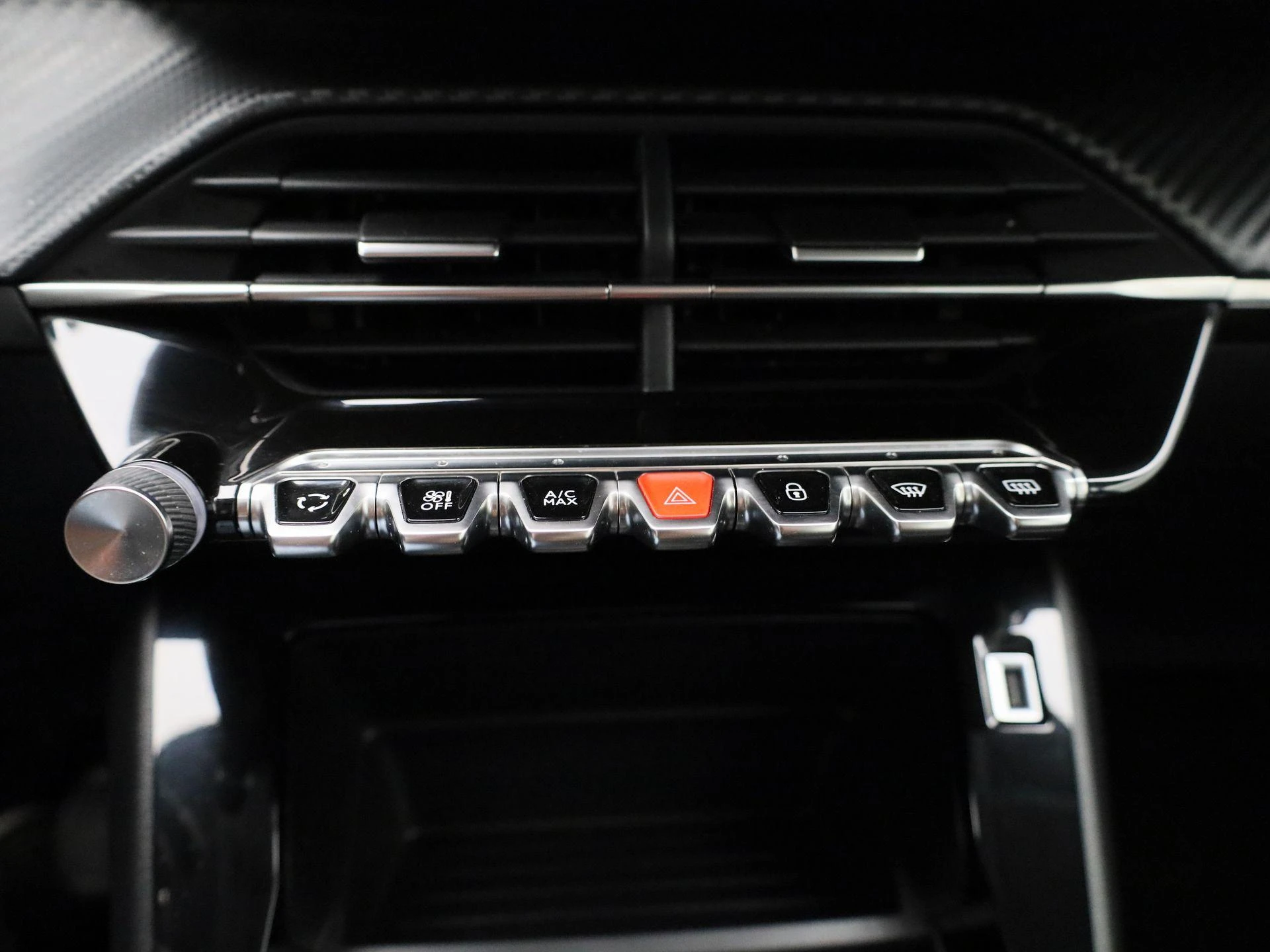 Peugeot-208-image-18