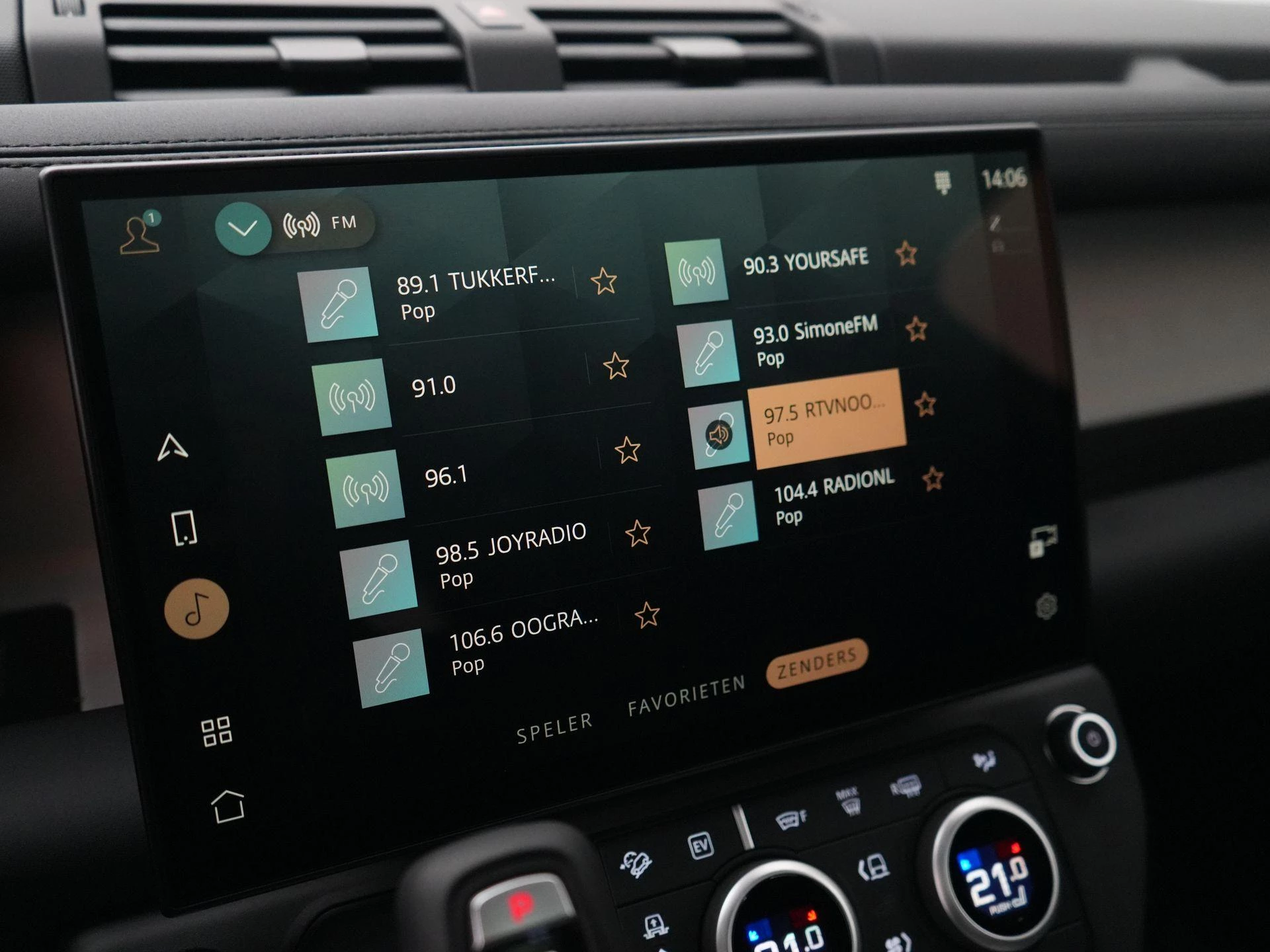 Land Rover-Defender-image-25