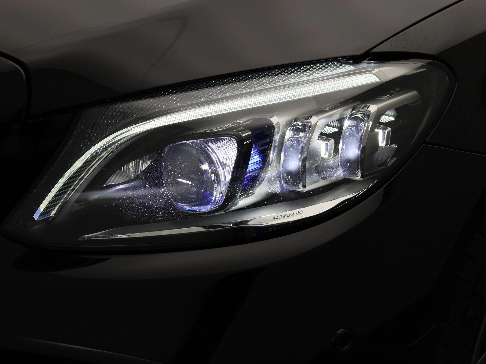 Mercedes-Benz-C-Klasse-image-14
