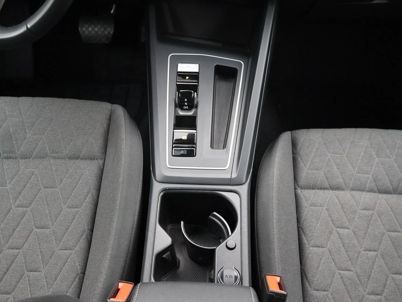 Volkswagen-Golf-image-21