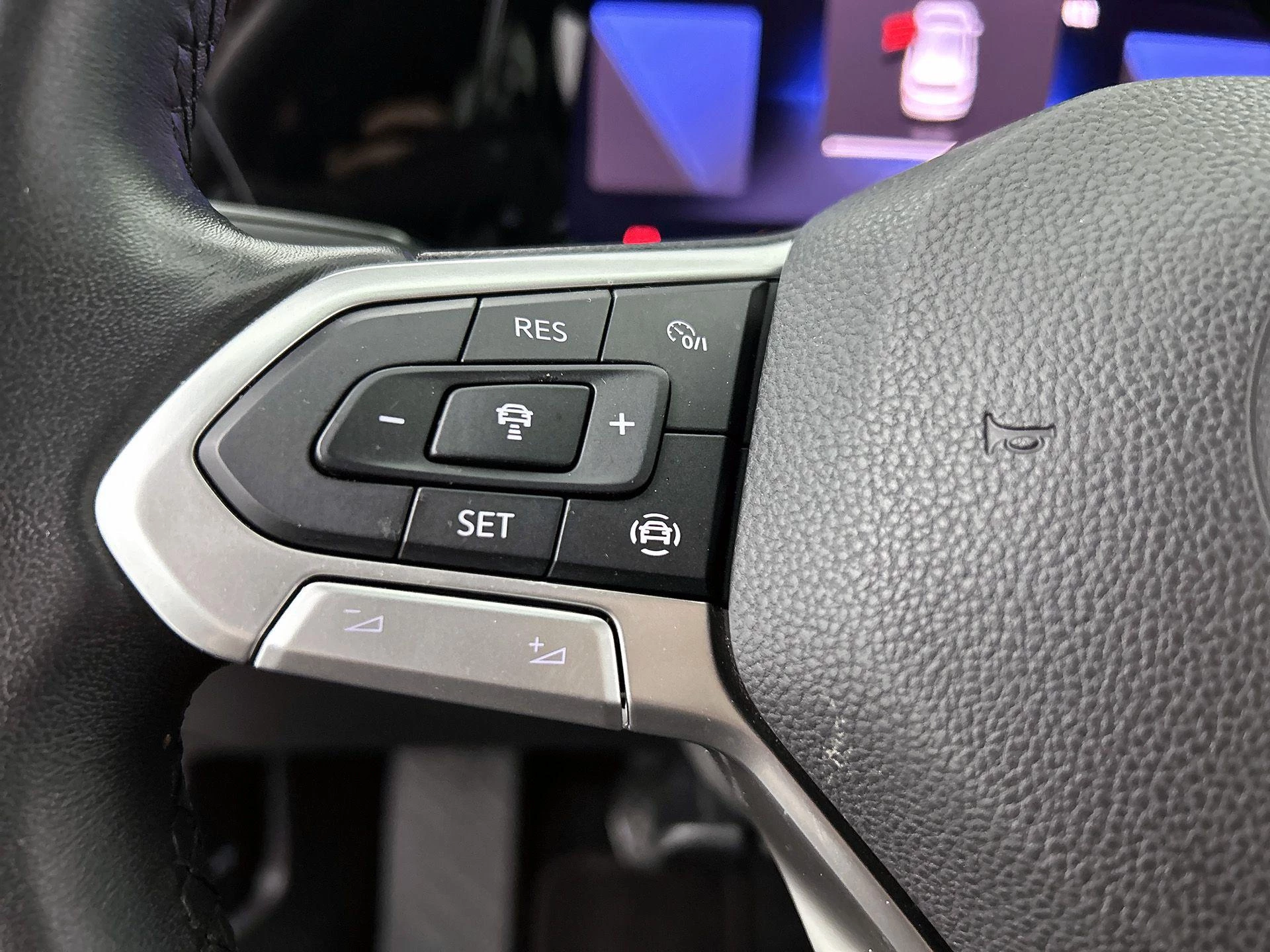 Volkswagen-Golf-image-23