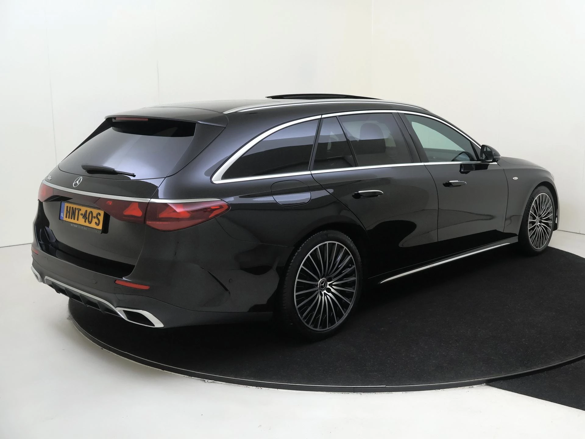 Mercedes-Benz-E-Klasse-image-3