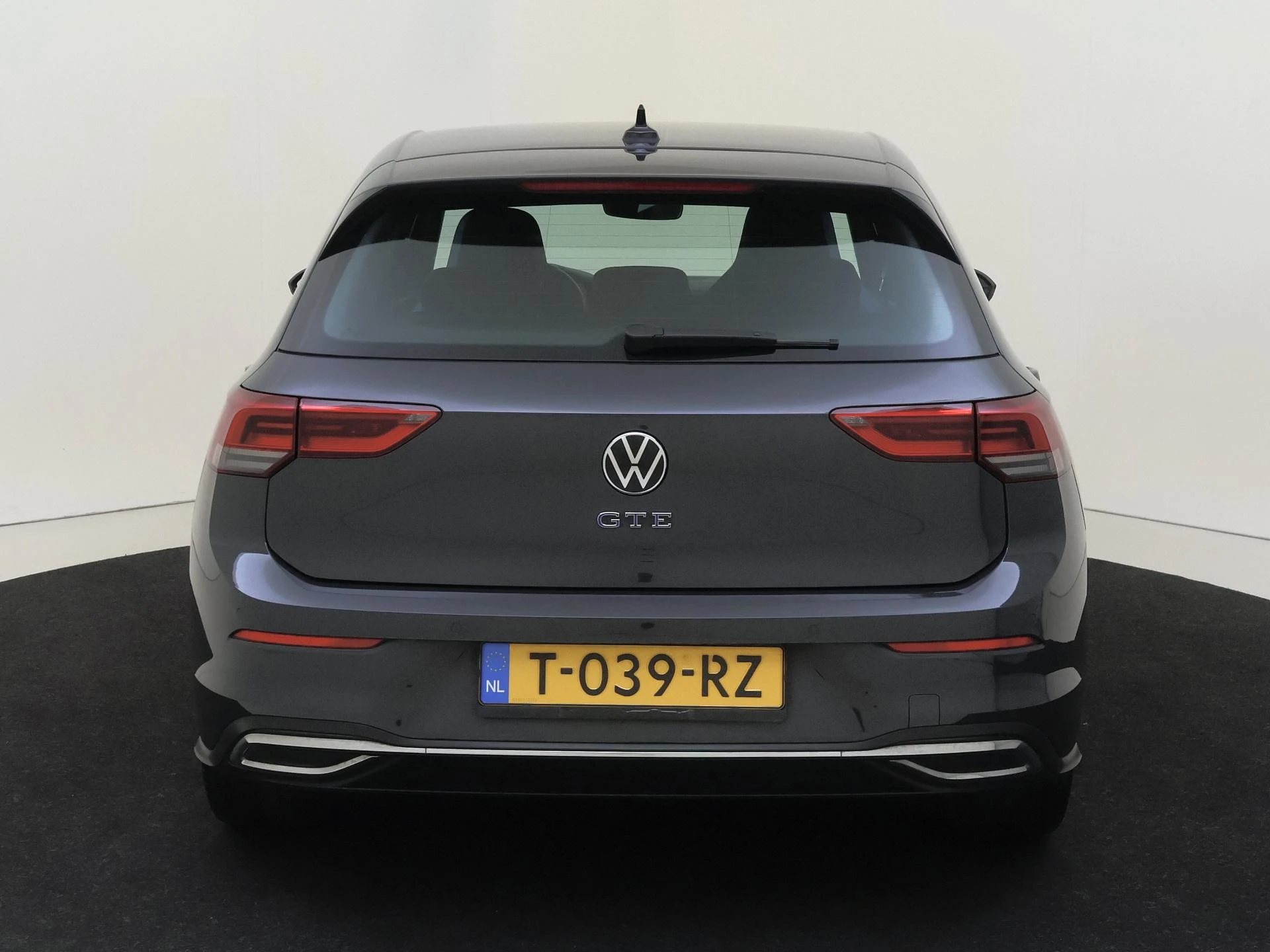 Volkswagen-Golf-image-7