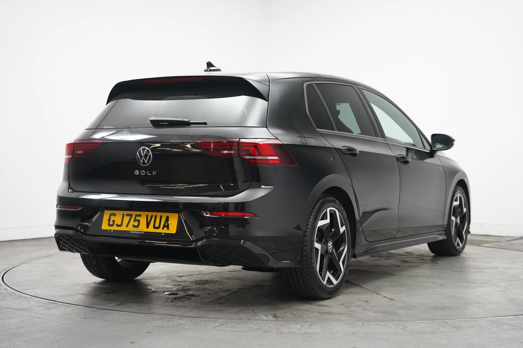 Volkswagen-Golf-image-14