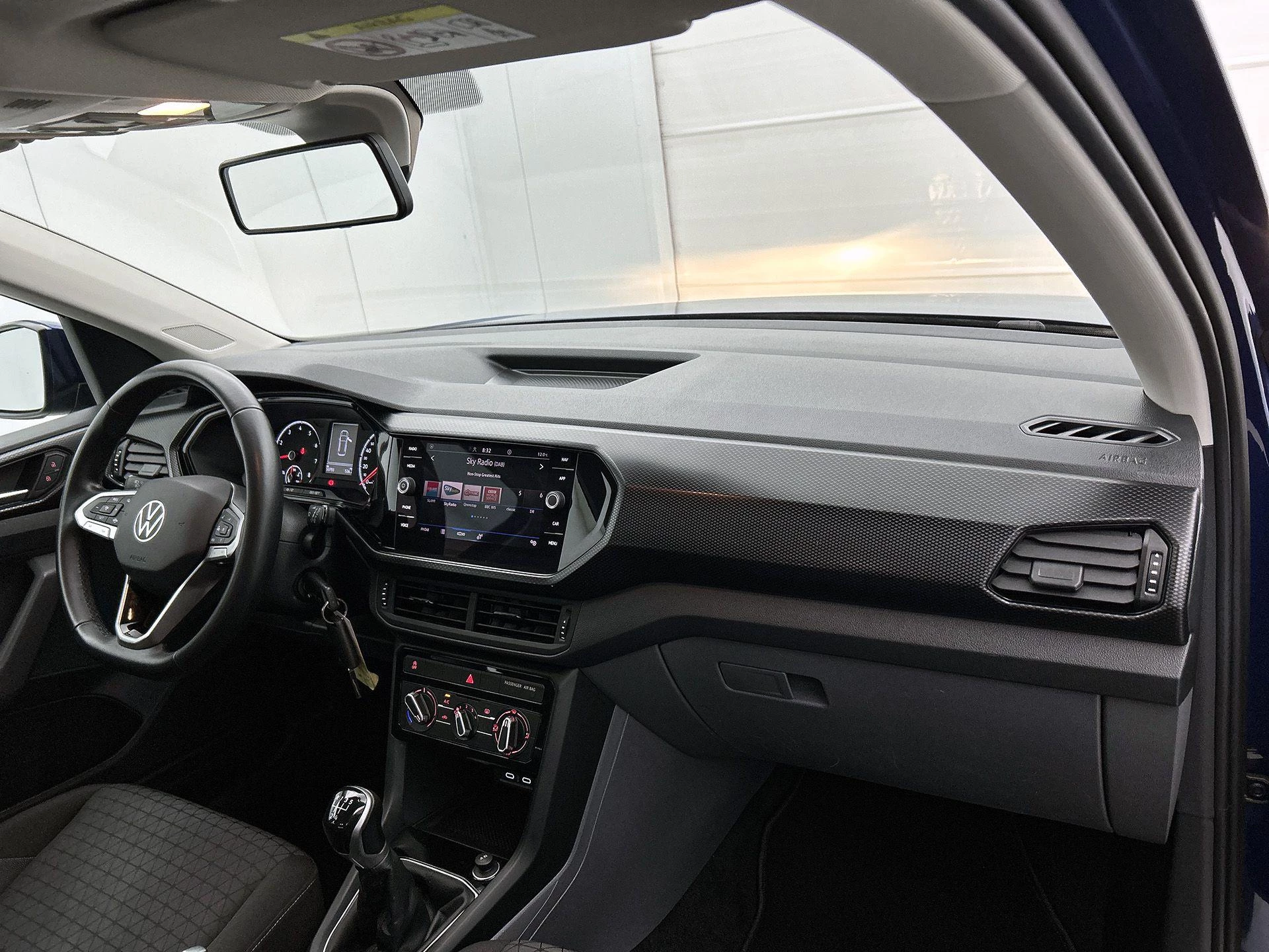 Volkswagen-T-Cross-image-16