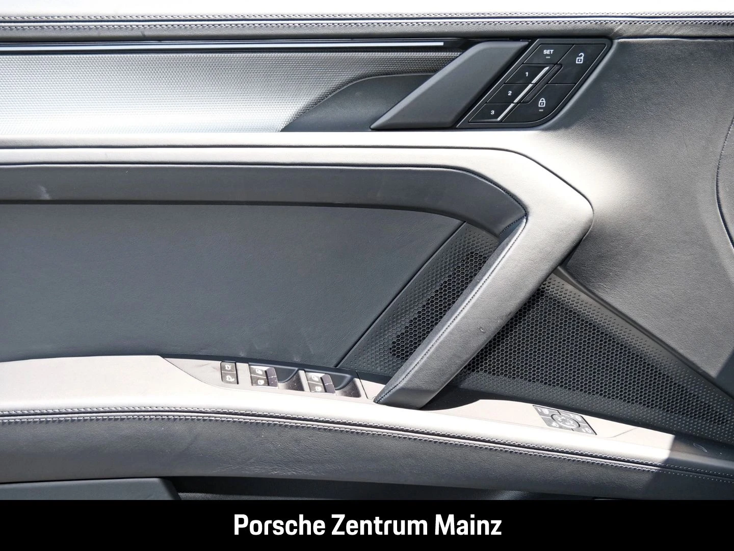 Porsche-Cayenne-image-25