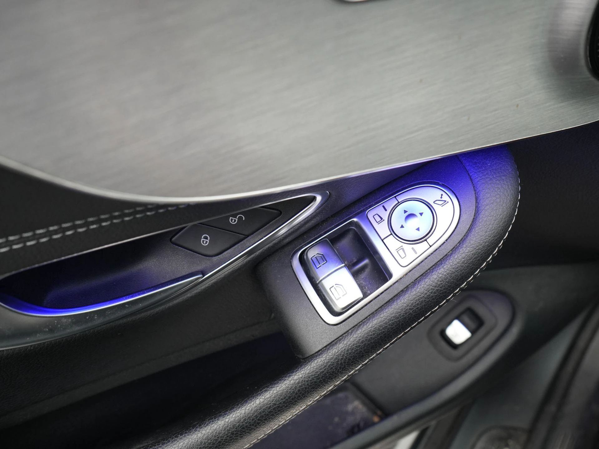 Mercedes-Benz-C-Klasse-image-31