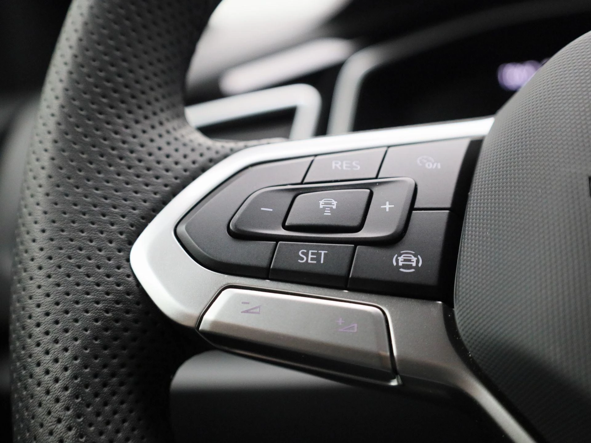 Volkswagen-T-Roc-image-19