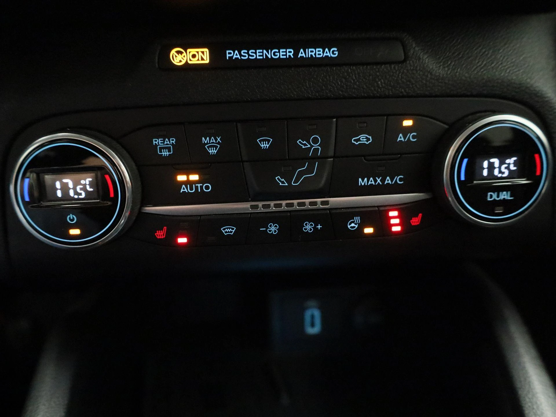 Ford Focus Titanium 1.0 EcoBoost Hybrid
