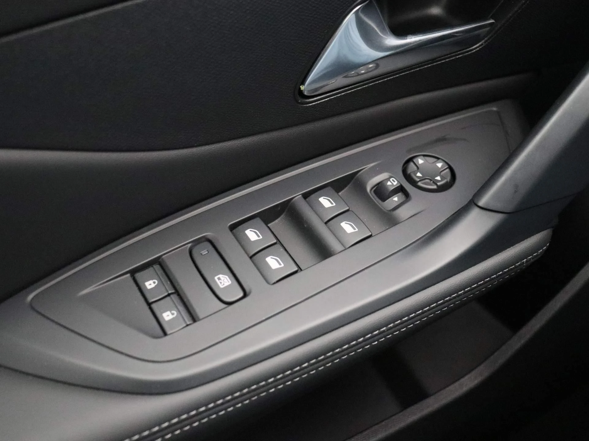 Peugeot-408-image-12