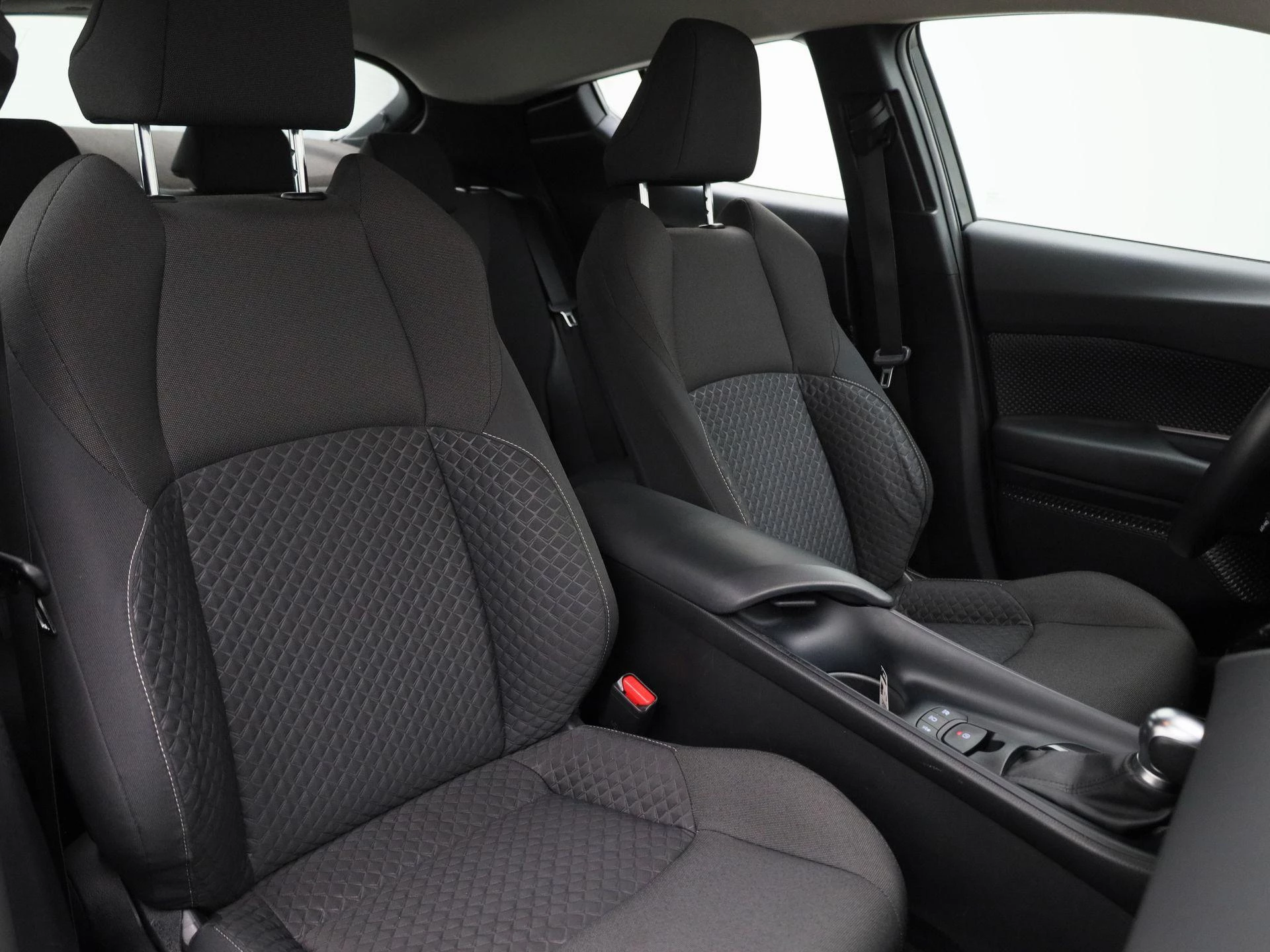 Toyota-C-HR-image-29