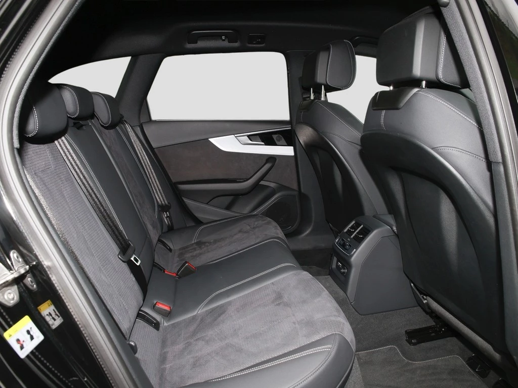 Audi A4 Avant 40 TFSI S line competition + Matrix