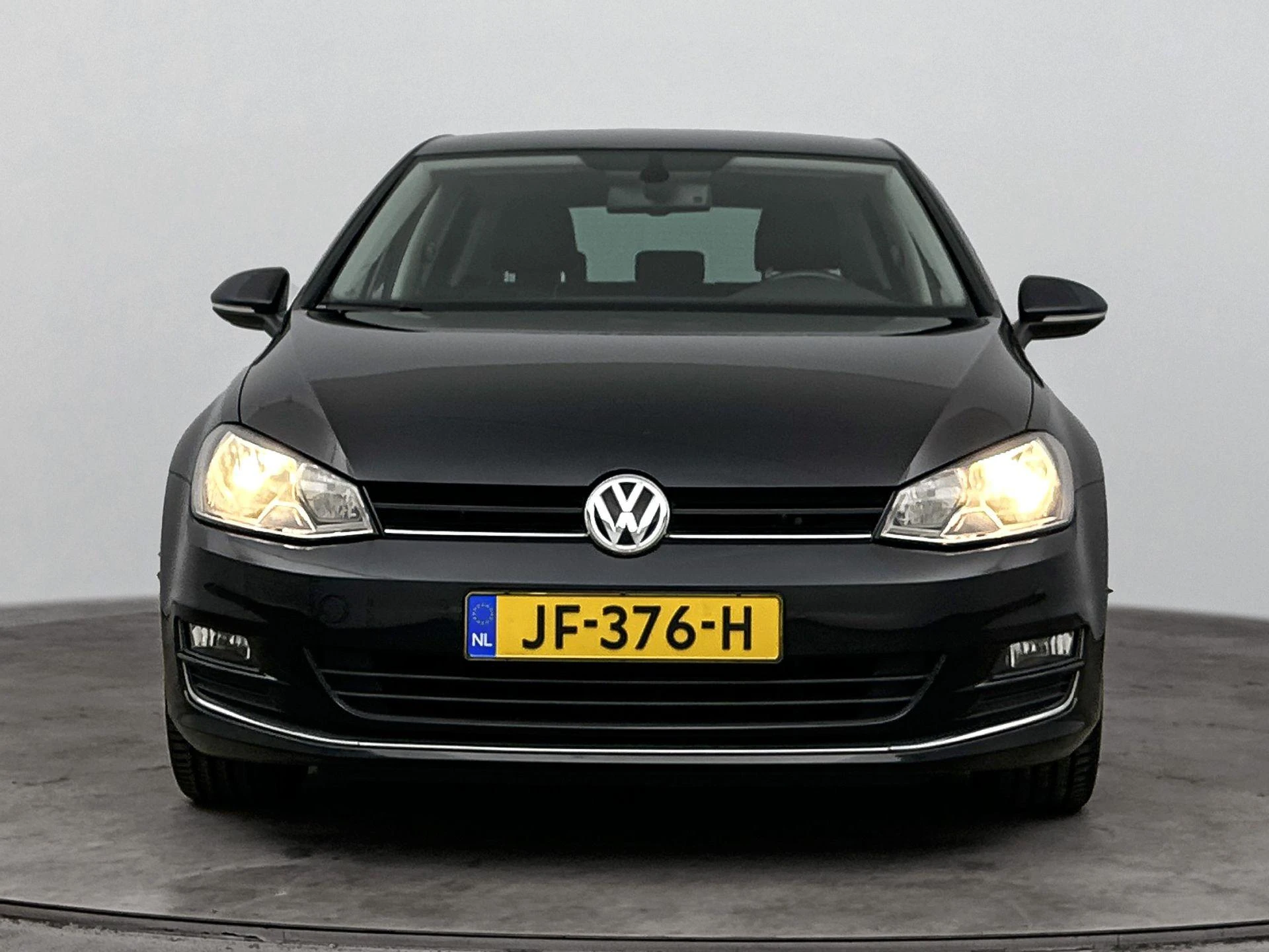 Volkswagen-Golf-image-4