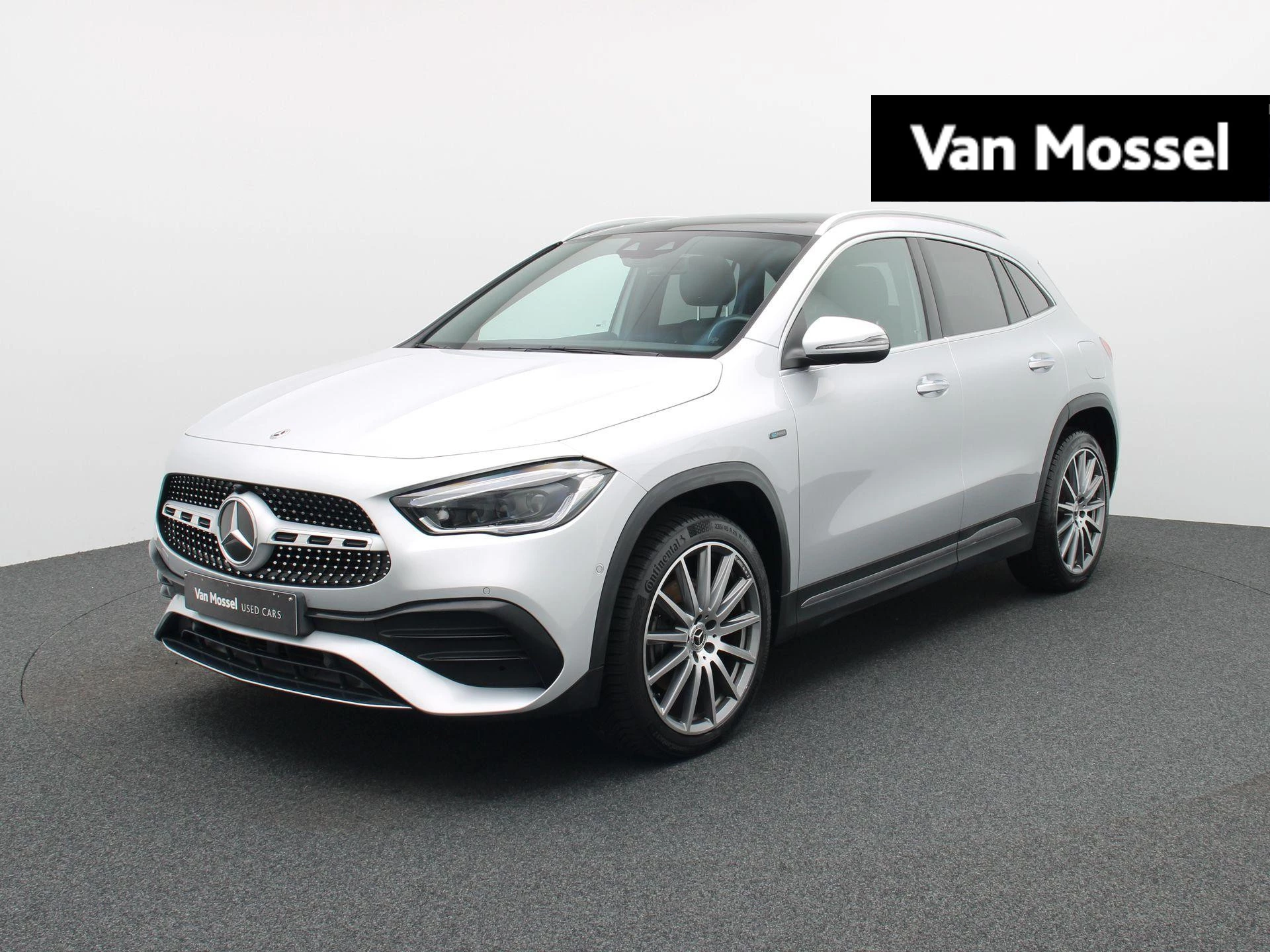 Mercedes-Benz-GLA-image-0