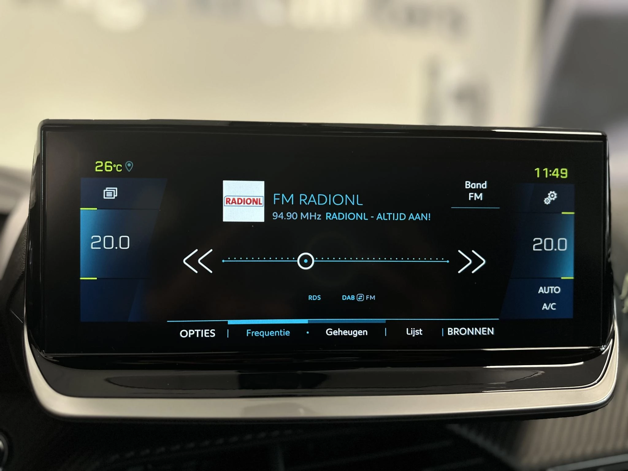 Peugeot-e-2008-image-16