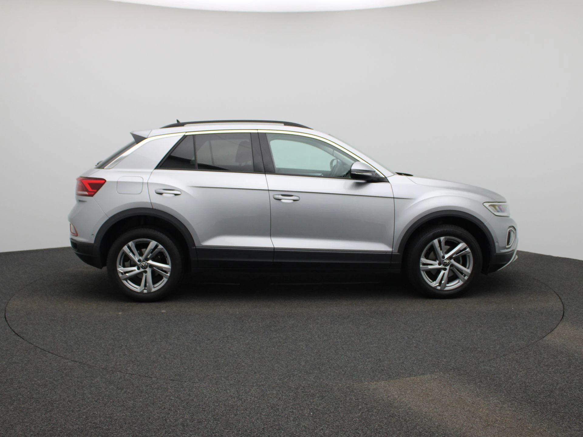 Volkswagen-T-Roc-image-5