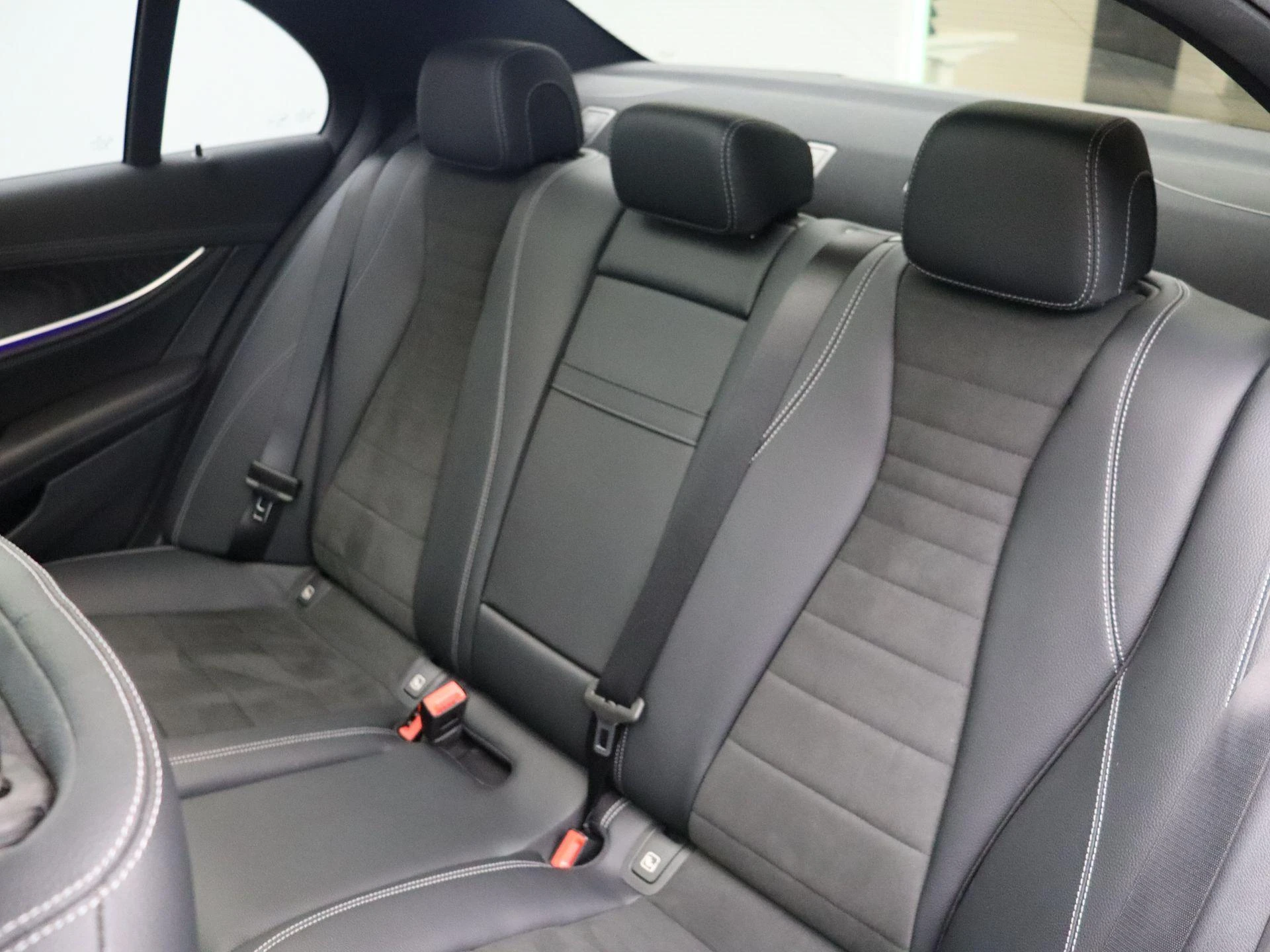 Mercedes-Benz-E-Klasse-image-15
