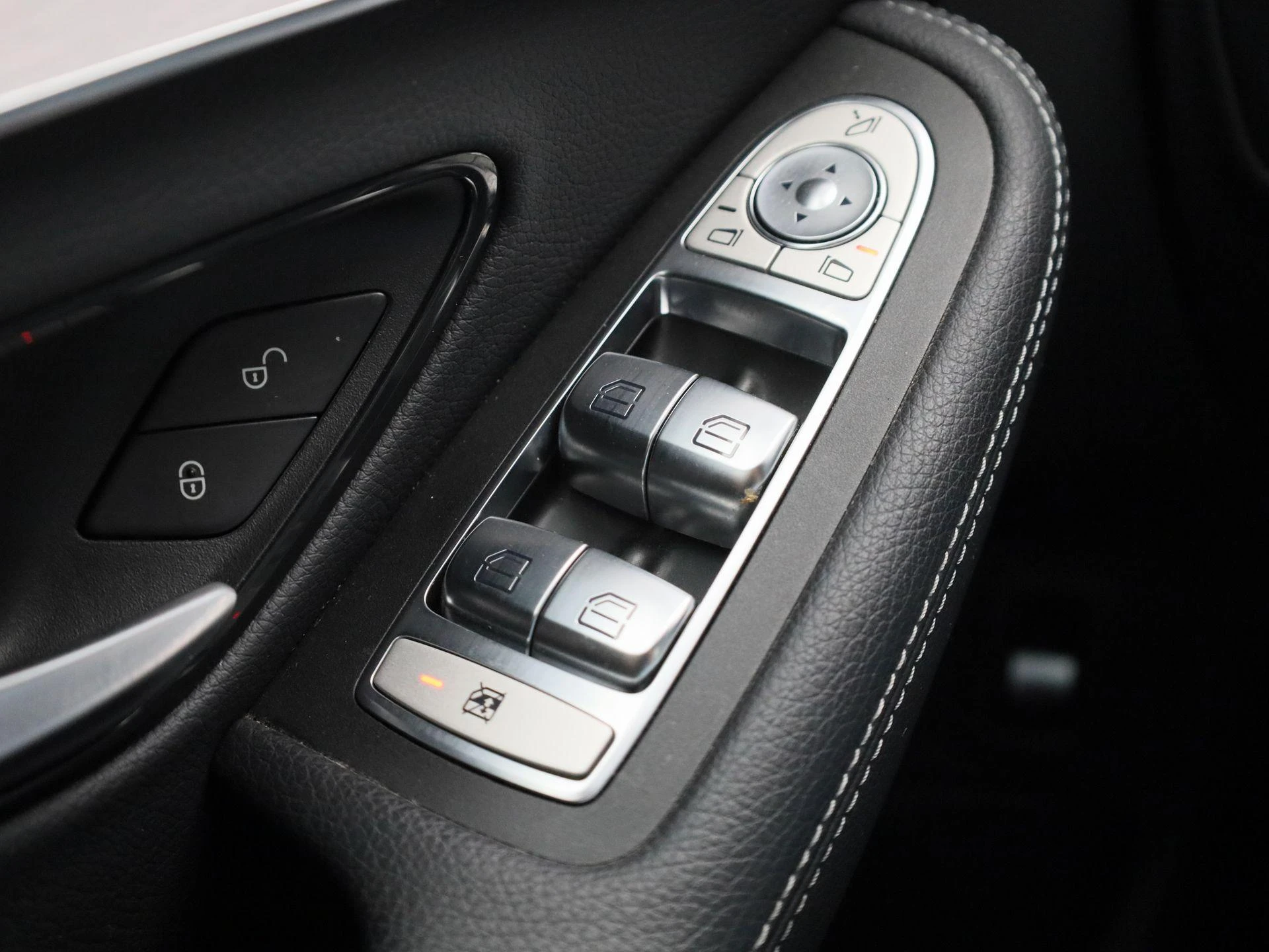 Mercedes-Benz-C-Klasse-image-26