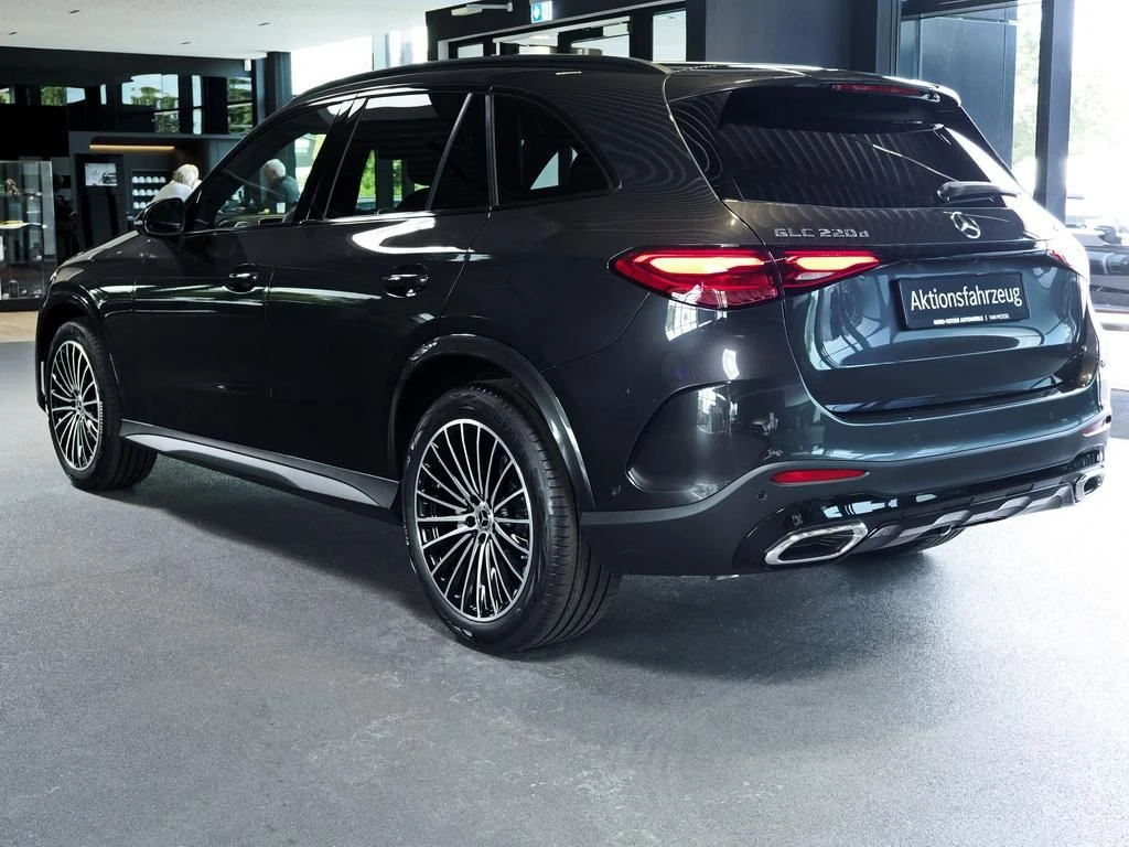 Mercedes-Benz-GLC 220 d-image-4
