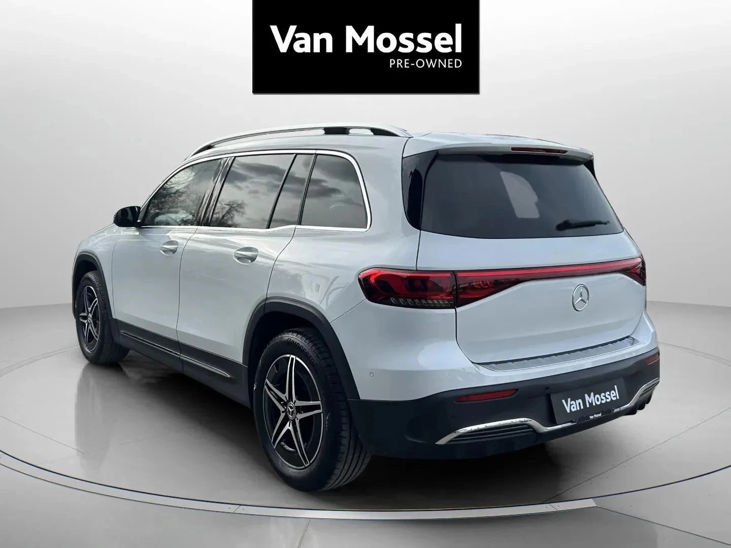 Mercedes-Benz-EQB-image-6