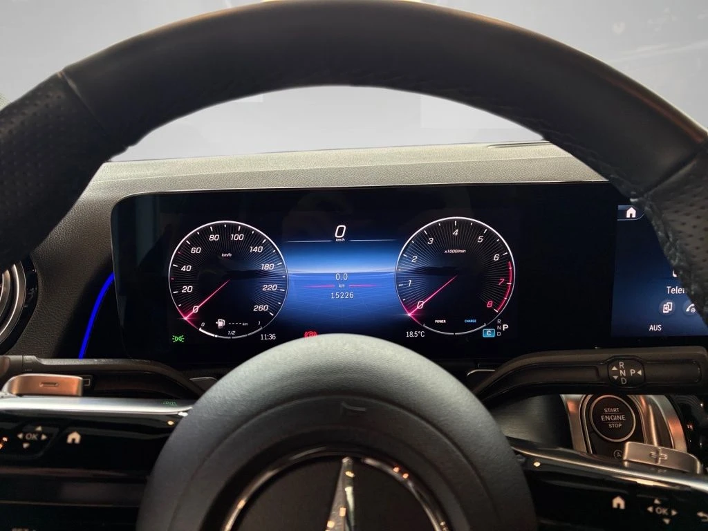 Mercedes-Benz-GLB 200-image-6
