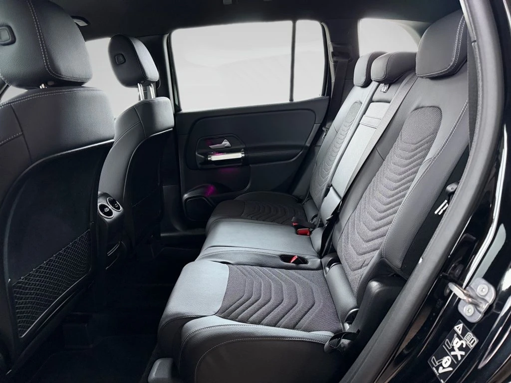 Mercedes-Benz-GLB 200 d-image-9